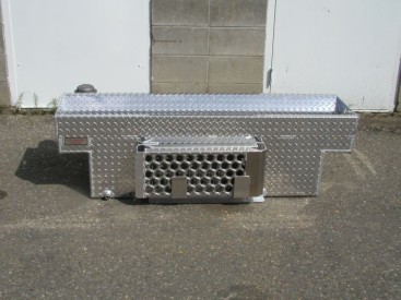 860SB - 65 Gal Quad Tank with removable ramps, notched for a short box pickup (2)