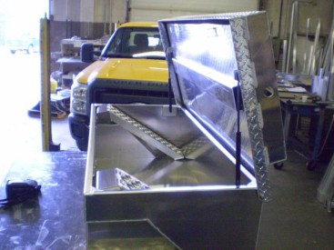 Custom Tool Box with ATV Storage notched for a short box pickup (7)